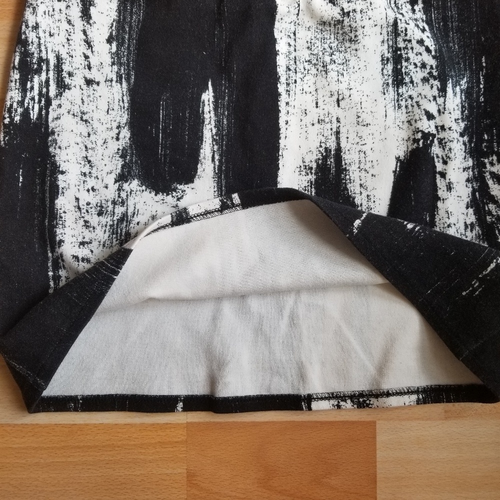 H&M | Marble Mini Skirt š - Picture 2 of 3